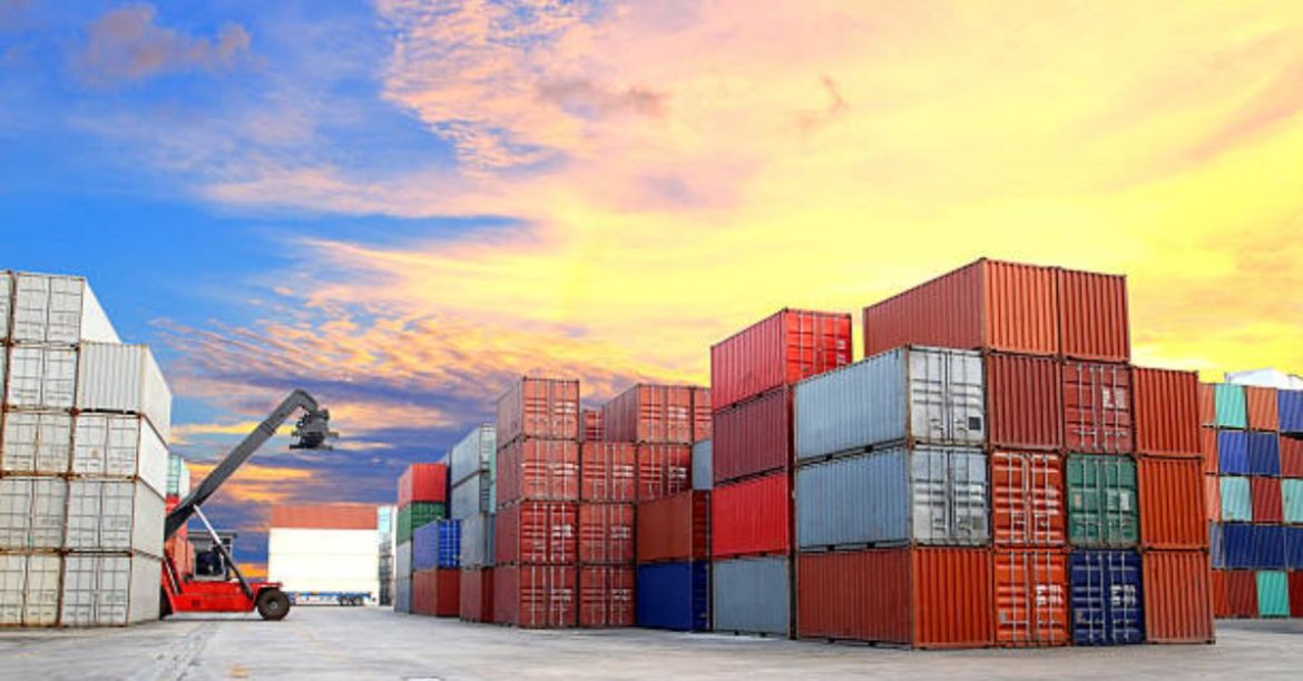 Sự Khác Biệt Giữa Container Lạnh Và Container Khô