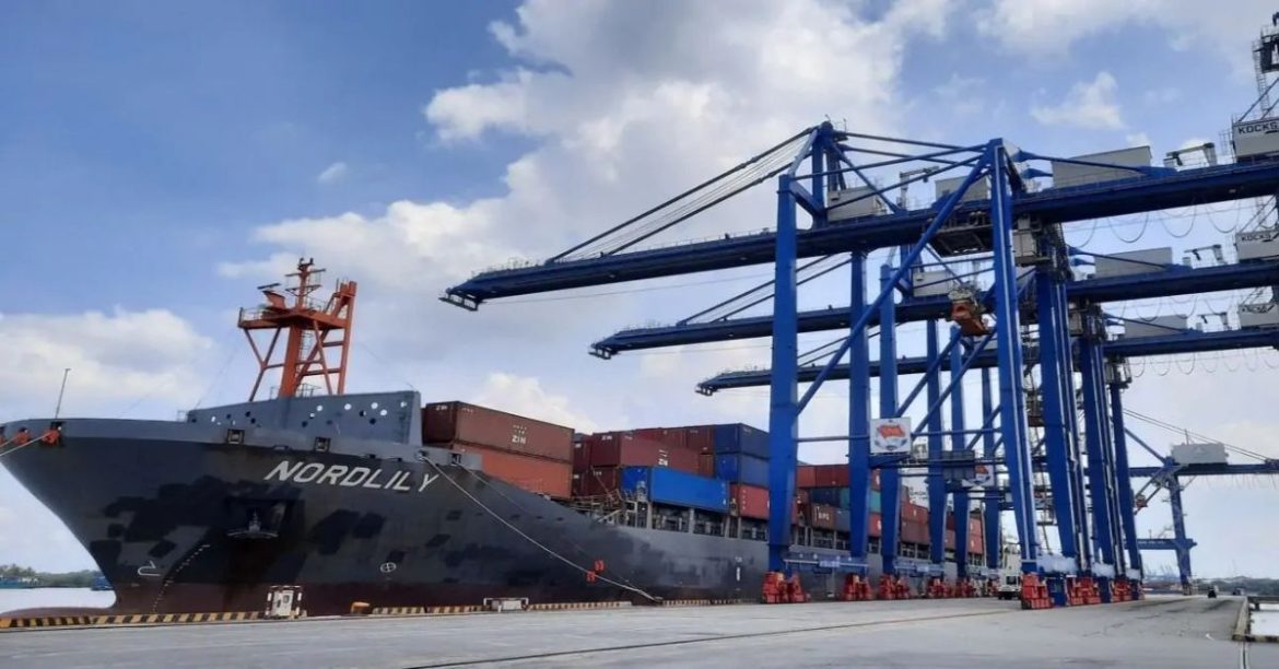 Vận Chuyển Container Tại Tân Cảng Phú Hữu